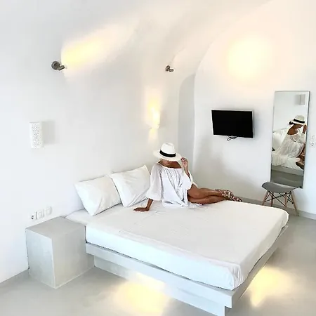 Calm Center Fira (Santorini)